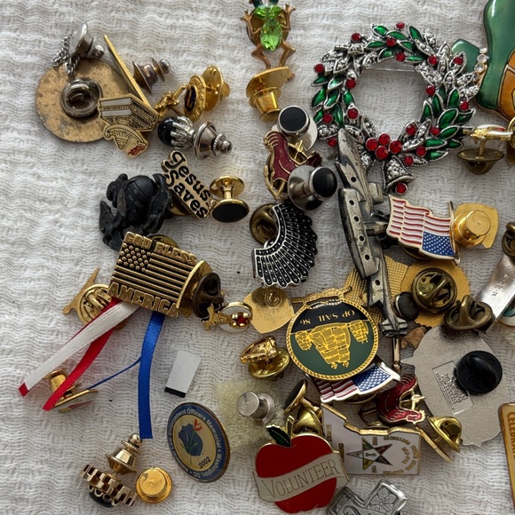 Assorted Decorative Pins Collection - Picture 3 of 4